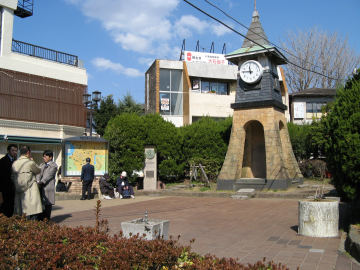 鎌倉駅西口駅前公園